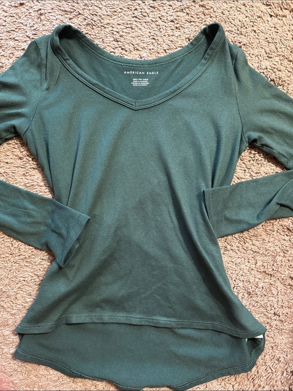 American Eagle XXS Outfitters Dark Green Long Sleeve V-Neck Tee Soft Never Worn